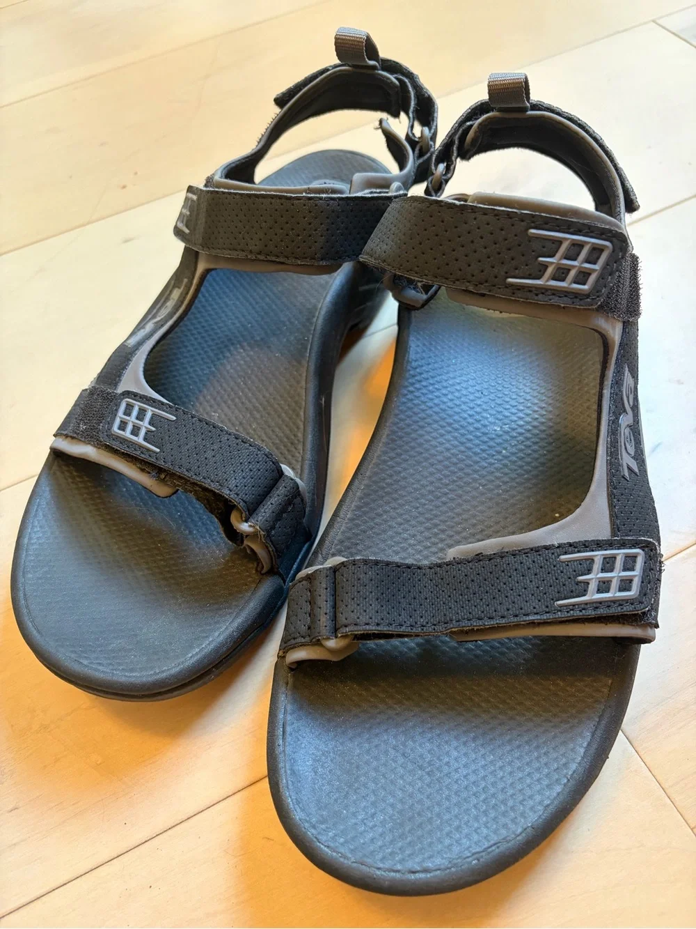 Teva Minam Men’s Hiking Sandals Size 10 Black Adjustable Strap Velcro Rubber